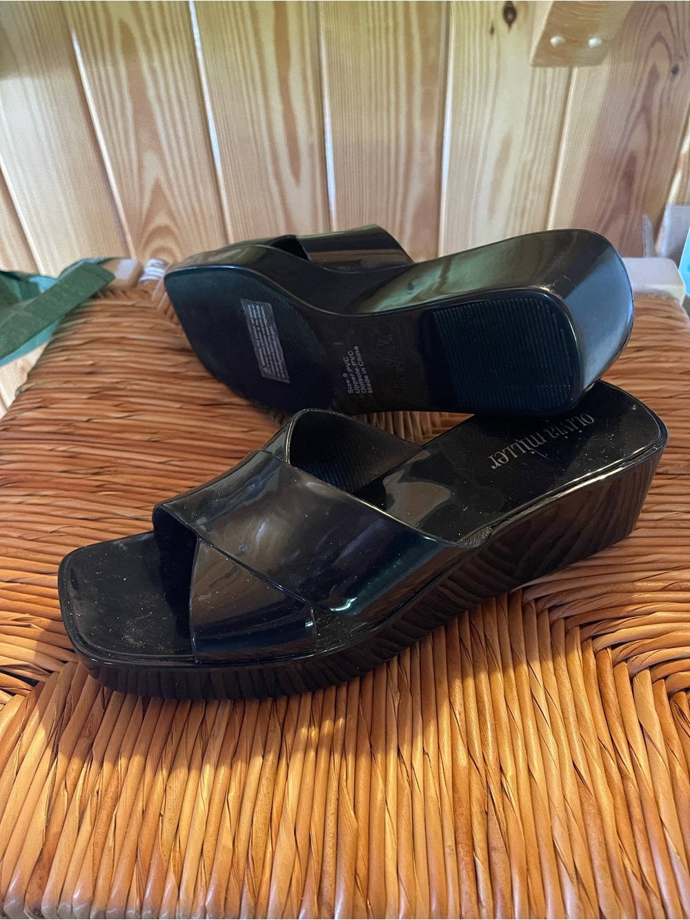 Olivia Miller Womens Karen Black Vinyl Wedge Platform Sandal New BOX is SMASHED